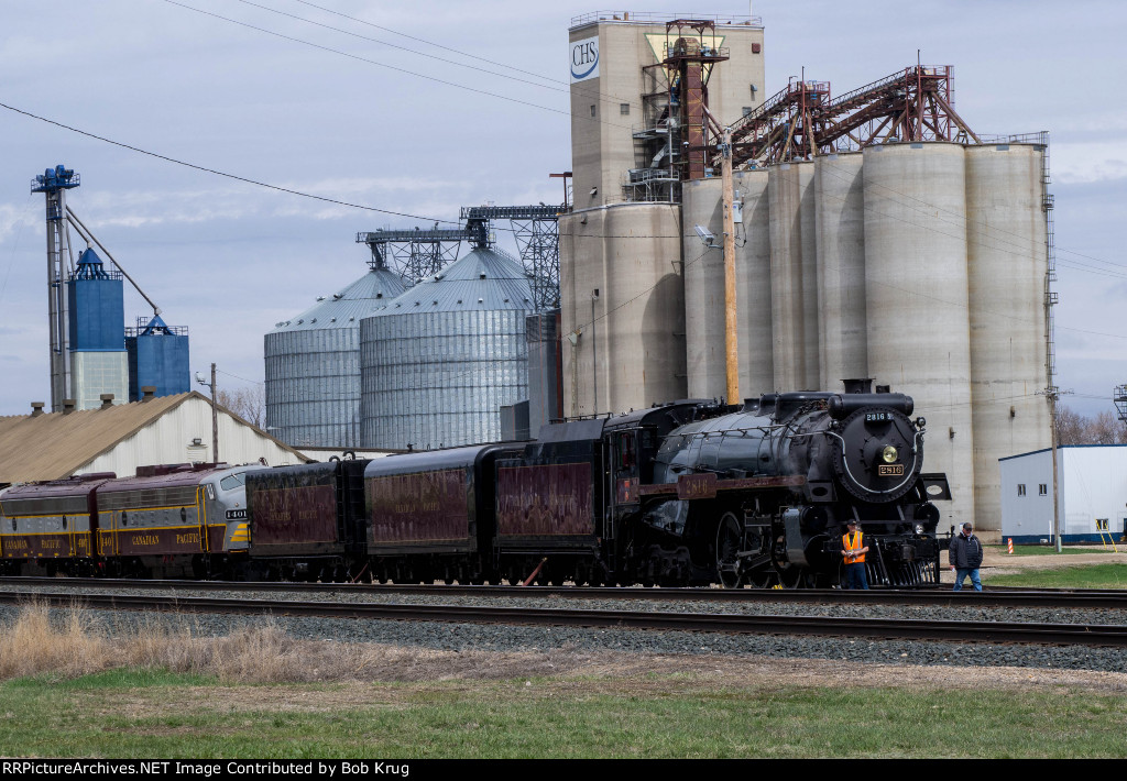 CP 2816 in the yard before the public event